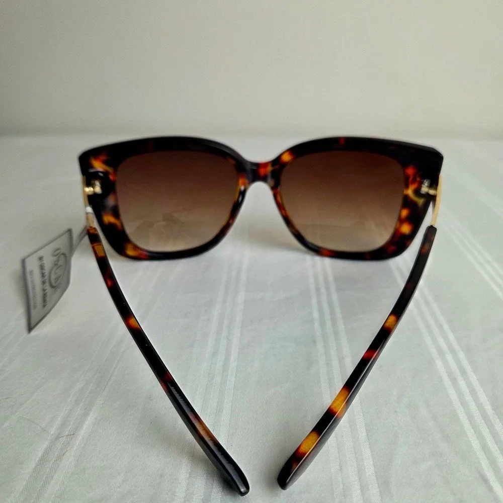 Oscar de la Renta Stunning Tortoise Oversized Square Sunglasses Gold Logo